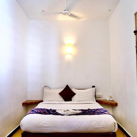 French Rivera Guest House Пондичерри Экстерьер фото
