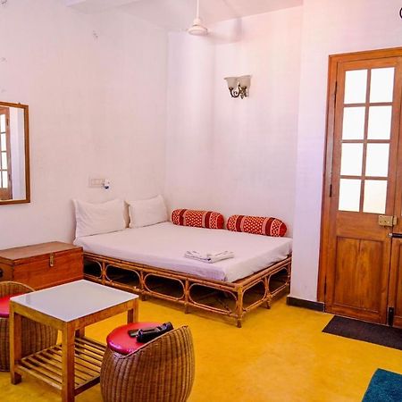 French Rivera Guest House Пондичерри Экстерьер фото